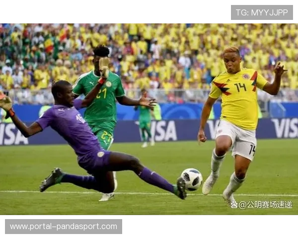 终场哨响，里昂全队更衣室内在线见证队长尼亚卡特非洲杯夺冠